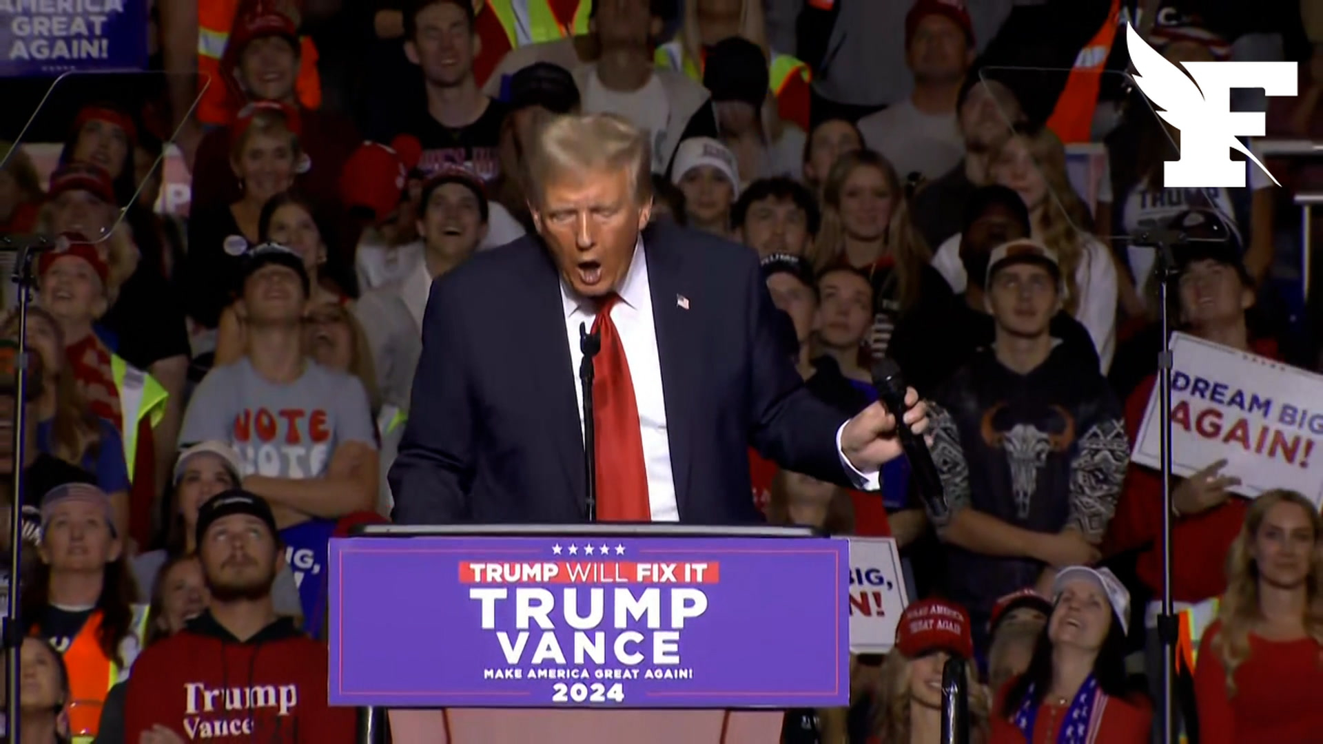 Donald Trump mime une fellation lors d’un meeting dans le Wisconsin