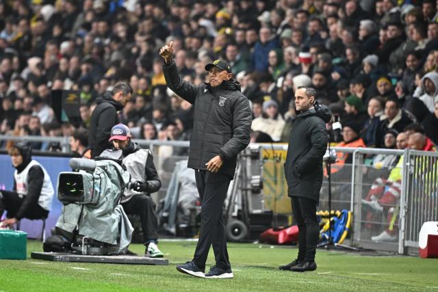 Nantes garde bien Antoine Kombouaré malgré la place de barragiste en Ligue 1