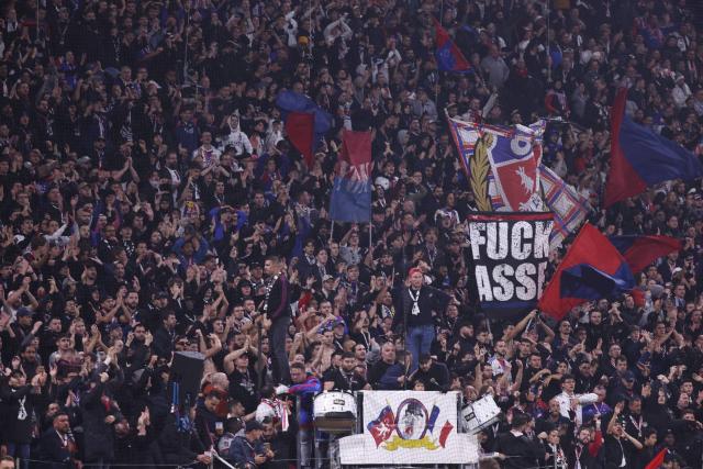 Les joueurs de Saint-Étienne accueillis par des chants homophobes à Lyon