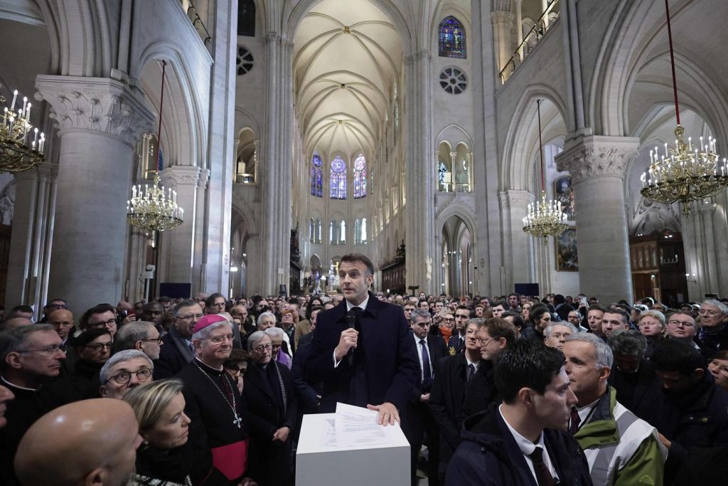 A Notre-Dame de Paris, le « pari réussi » d’Emmanuel Macron