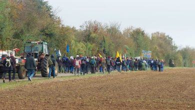 Au moins 700 manifestants anti-bassin rassemblés à Saint-Sauvant dans la Vienne