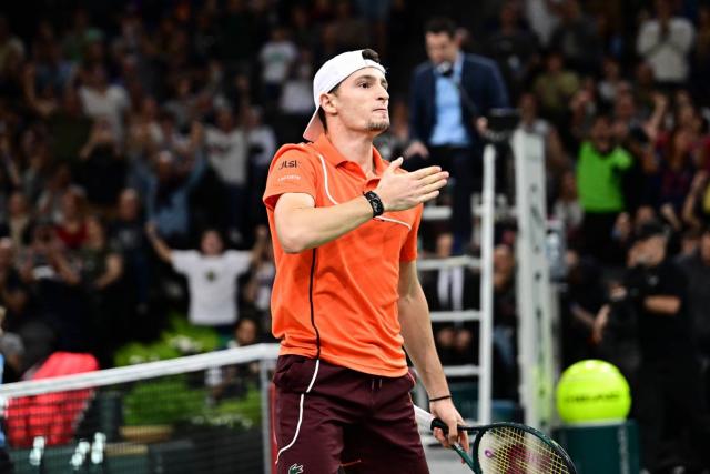 Vainqueur de Karen Khachanov, Ugo Humbert se qualifie pour la finale à Bercy, sa première en Masters 1000 – L’Équipe