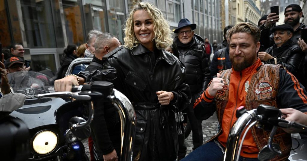 Pourquoi Laeticia Hallyday a-t-elle été hospitalisée lors de son voyage au Vietnam ?