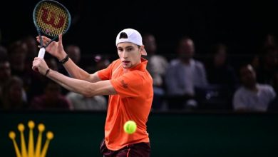 Ugo Humbert maîtrise Jordan Thompson et atteint les demi-finales du Rolex Paris Masters