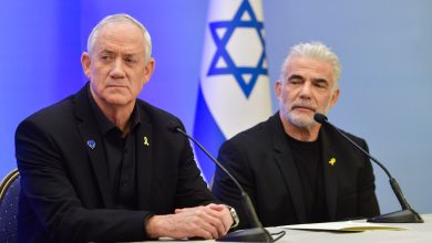 « Netanyahu n’est pas apte à diriger l’État d’Israël », déclarent Lapid et Gantz