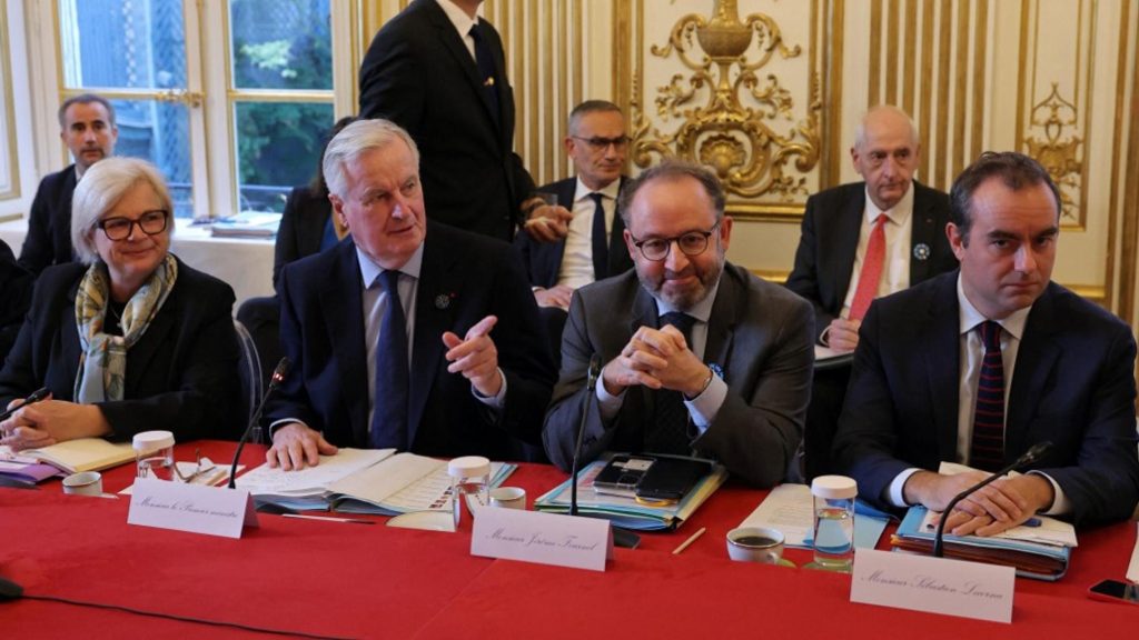 Michel Barnier, en séminaire avec le gouvernement, convoque ses ministres pour arrêter les couacs