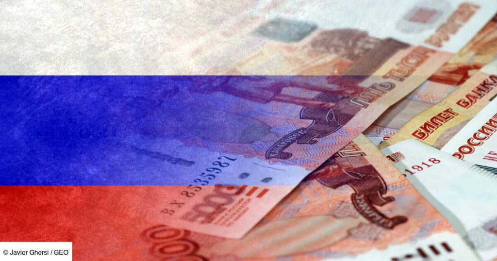 Empêtrée dans de nouvelles sanctions, la Russie voit son précieux rouble s’effondrer