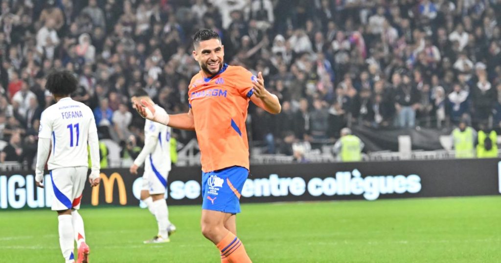 Neal Maupay transporte Nicolas Pallois après la victoire de l’OM à Nantes