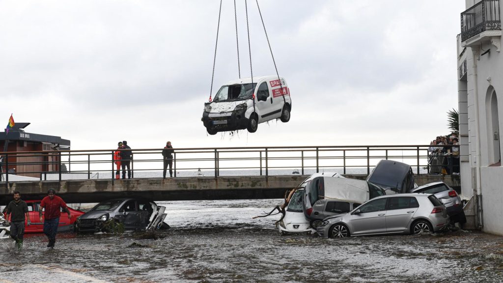 Cadaqués touchée par des pluies impressionnantes, des voitures emportées