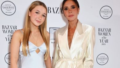 Tendre moment mère-fille pour Victoria Beckham, récompensée par Harper à Londres