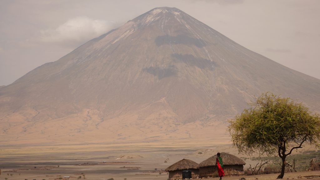 Ce volcan, qui renferme le magma le plus étrange de la planète, s’enfonce dans le sol