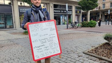 « Trop qualifié », Quentin, 28 ans, doit jouer à l’homme sandwich pour trouver du travail au Havre