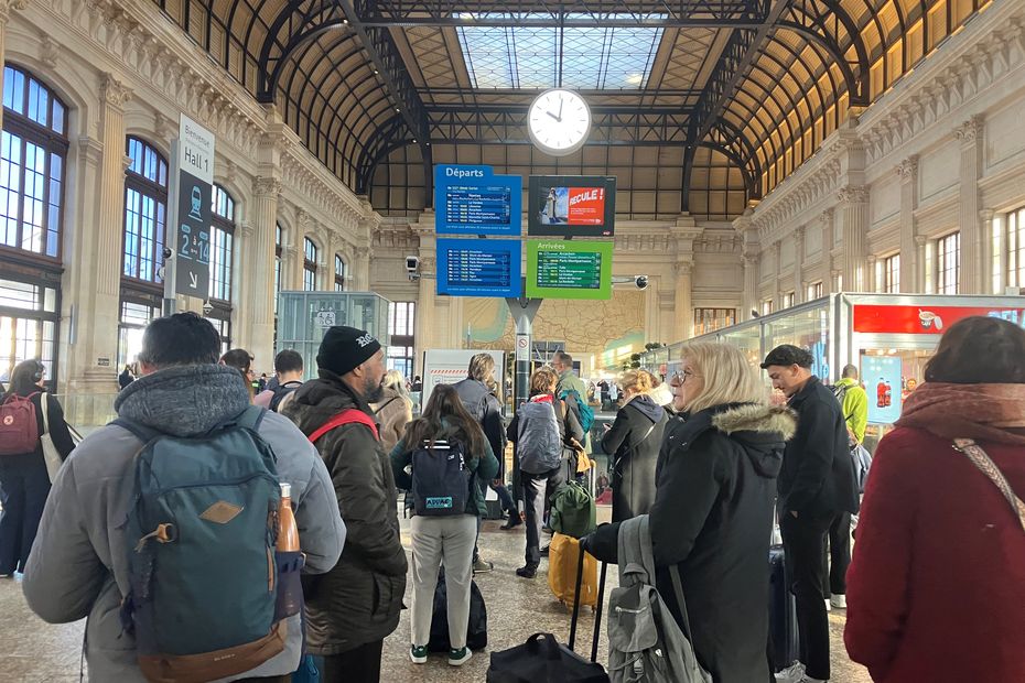 « J’ai attendu dans le froid. » Une nuit difficile pour les 300 passagers d’un TGV Hendaye-Bordeaux bloqués après une panne