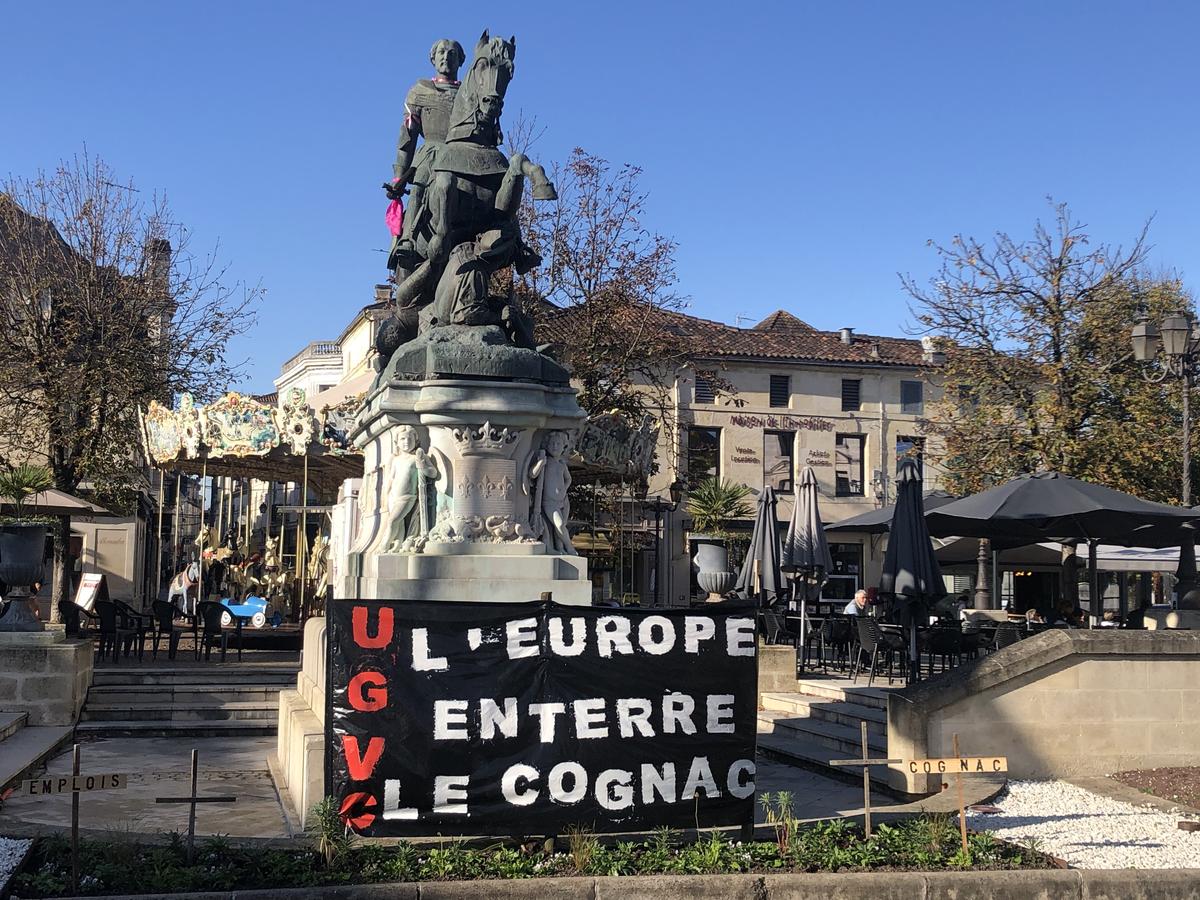 Surtaxe chinoise : les viticulteurs affichent leur désarroi dans tout le département