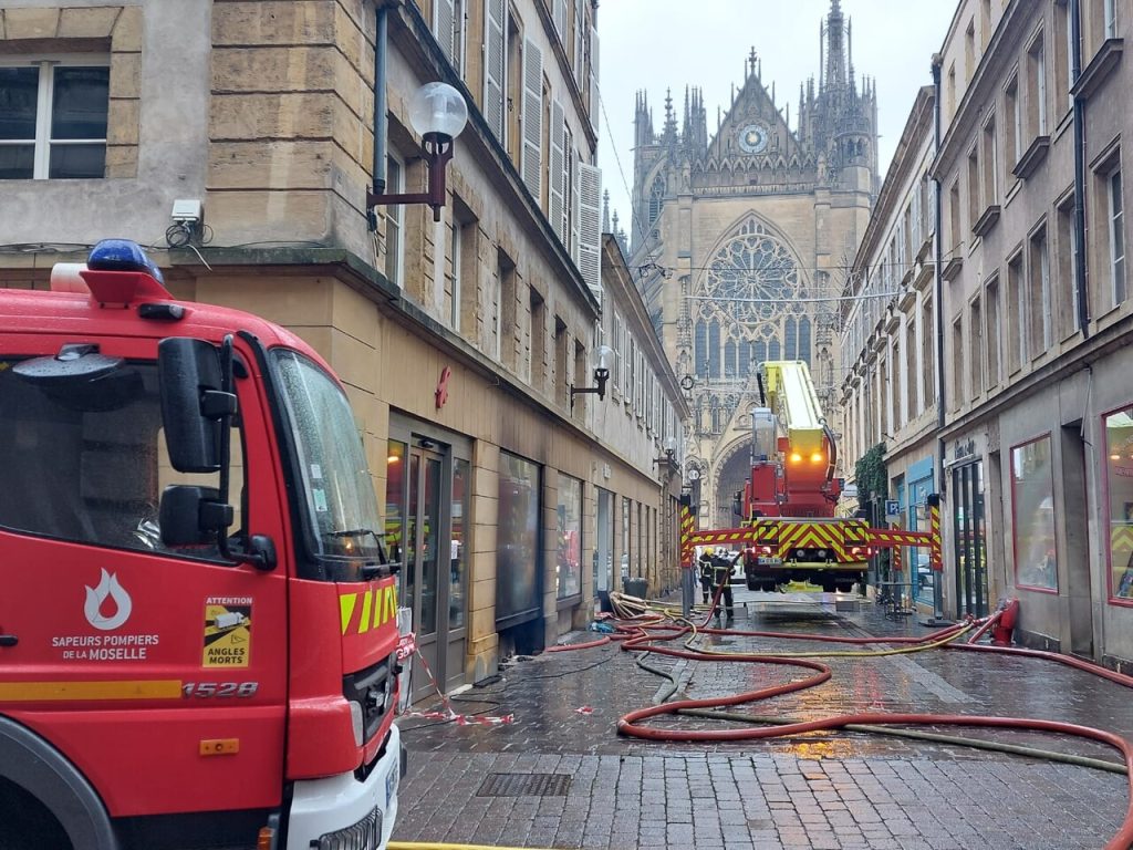 les opérations des pompiers vont durer plusieurs jours, voici pourquoi