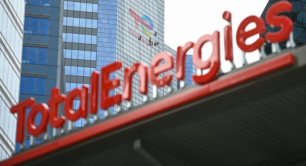 Totalenergies : Pénalisé par la baisse des marges pétrolières et de raffinage, les résultats de Totalenergies chutent