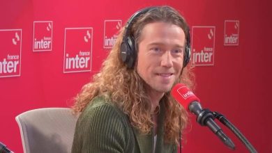 « Sexe aujourd’hui » : Léa Salamé en feu, Julien Doré se souviendra longtemps du début de son interview sur France Inter