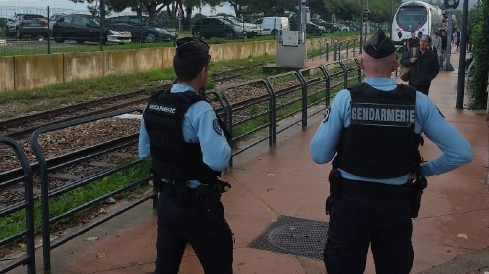 la gendarmerie contrôle à bord du train contre la délinquance