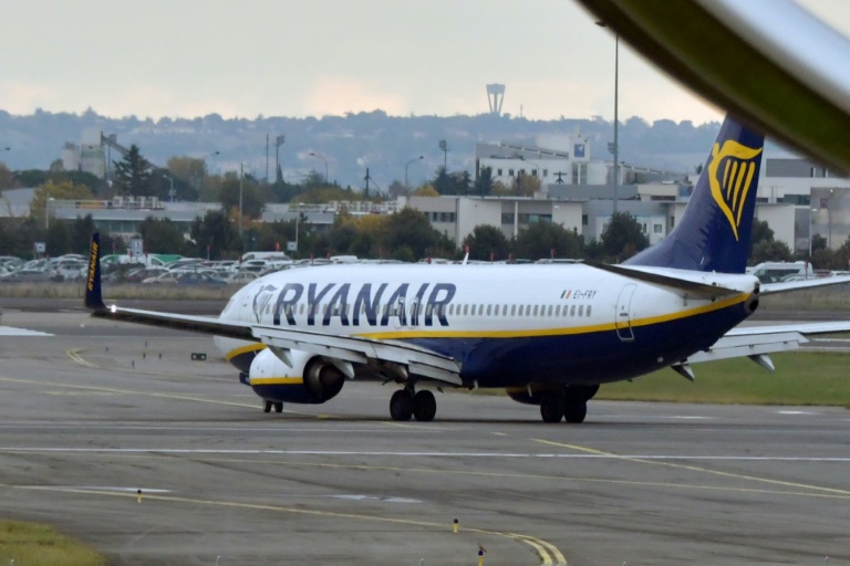 Ryanair menace de cesser de desservir dix aéroports régionaux français