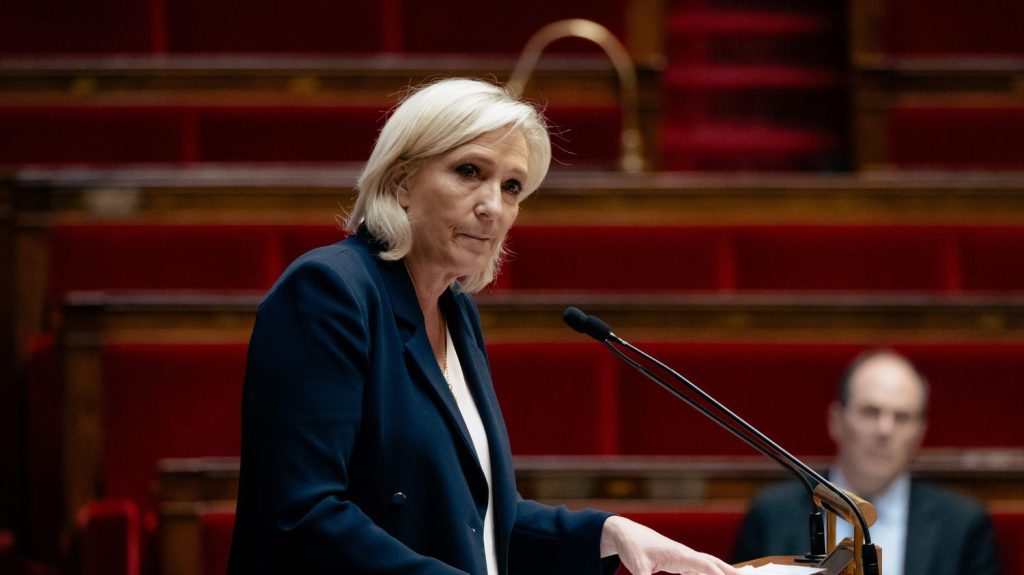 Marine Le Pen fait monter les enchères