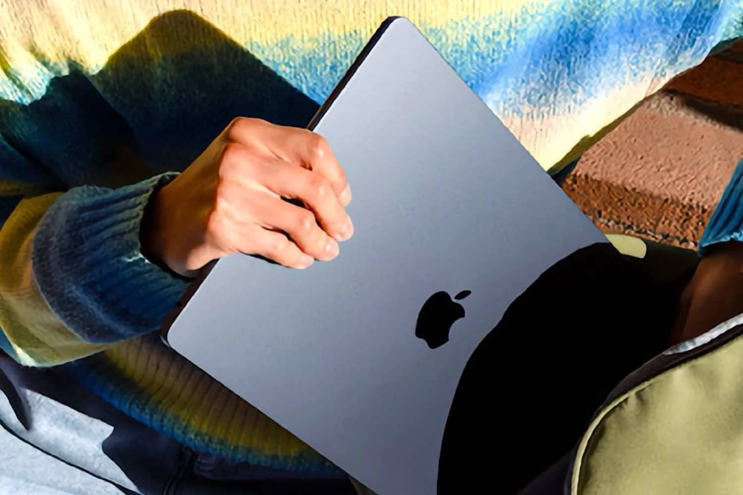 Une fois n’est pas coutume, Apple offre un cadeau aux acheteurs de MacBook Air