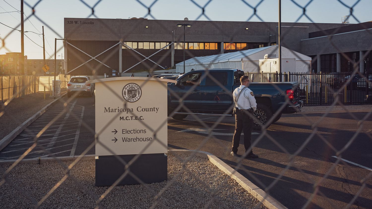 en Arizona, la sécurité des bureaux de vote renforcée pour éviter les débordements