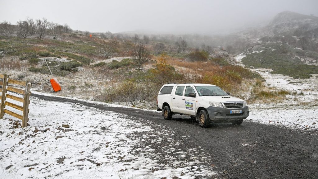 54 départements désormais placés en alerte orange « neige-verglas » ou « vents forts » pour aujourd’hui