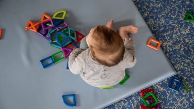 : Info franceinfo Une directrice et une éducatrice d’une crèche des Yvelines mises en examen, soupçonnées de maltraitance envers au moins huit enfants