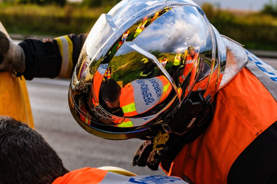 Deux personnes en urgence absolue après un accident de la route, prudence pour les départs en week-end prolongé