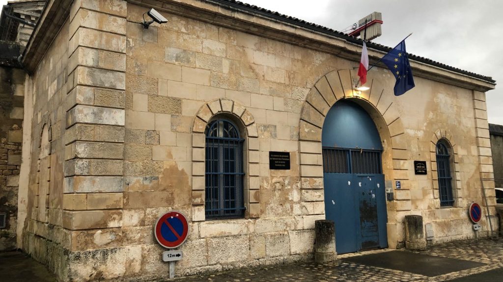 Un détenu de la maison d’arrêt de Saintes en Charente-Maritime s’évade en sortant les poubelles