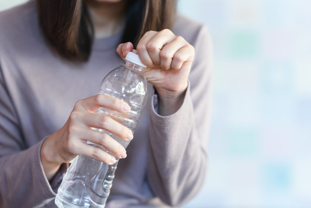 Seules ces marques d’eau en bouteille sont sans danger pour la santé selon 60 millions de consommateurs