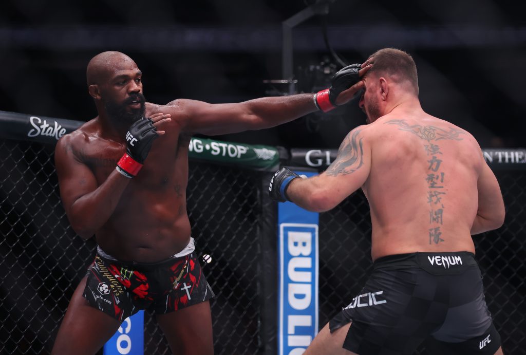 le terrible KO infligé par Jon Jones à Stipe Miocic (vidéo)