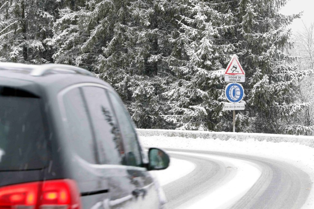 sept départements en alerte jaune ce mardi, de nombreux flocons de neige attendus en montagne