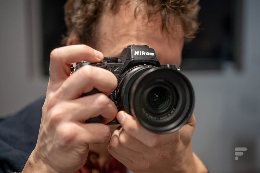 Nikon lance un nouvel appareil photo accessible et léger, idéal pour débuter