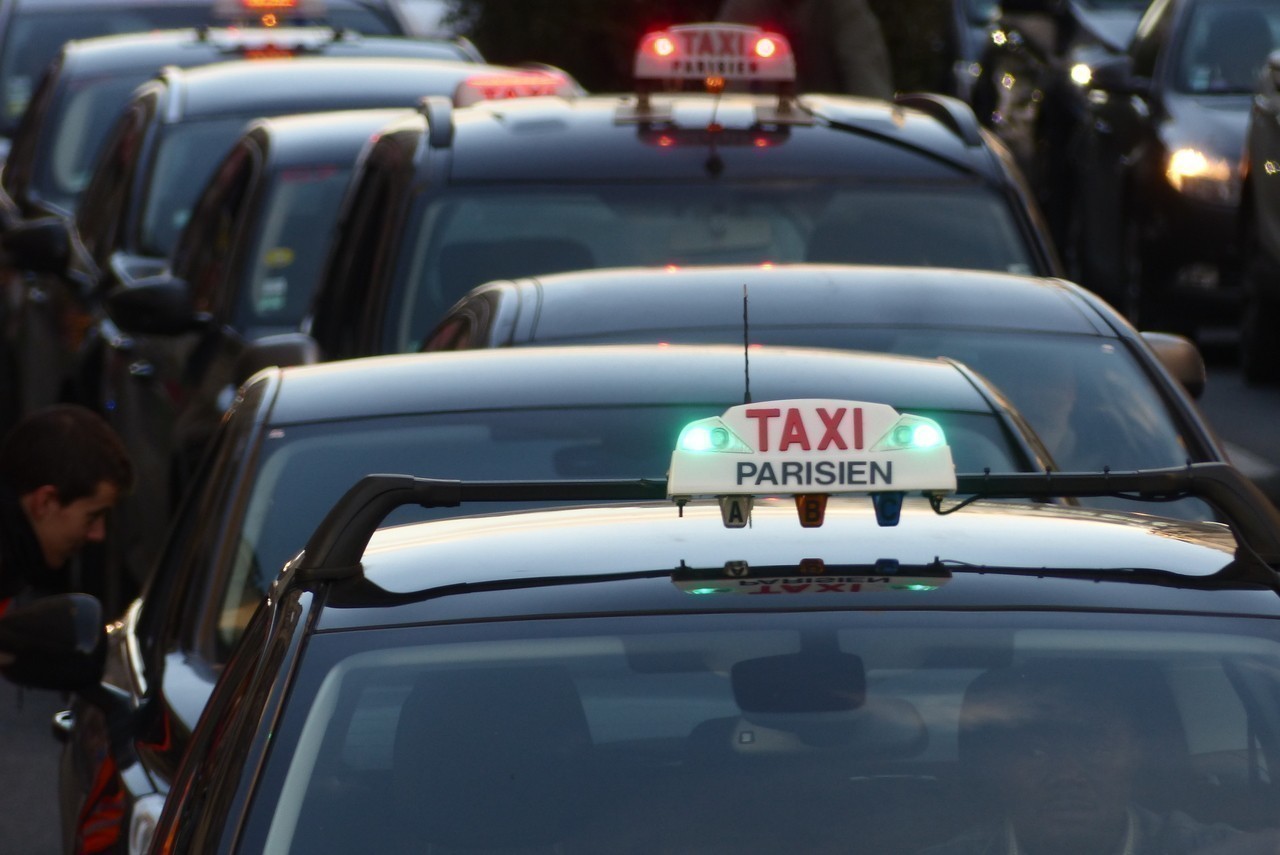 Opération taxi escargot sur les routes de Paris et d’Île-de-France, plus de 500 km de bouchons cumulés