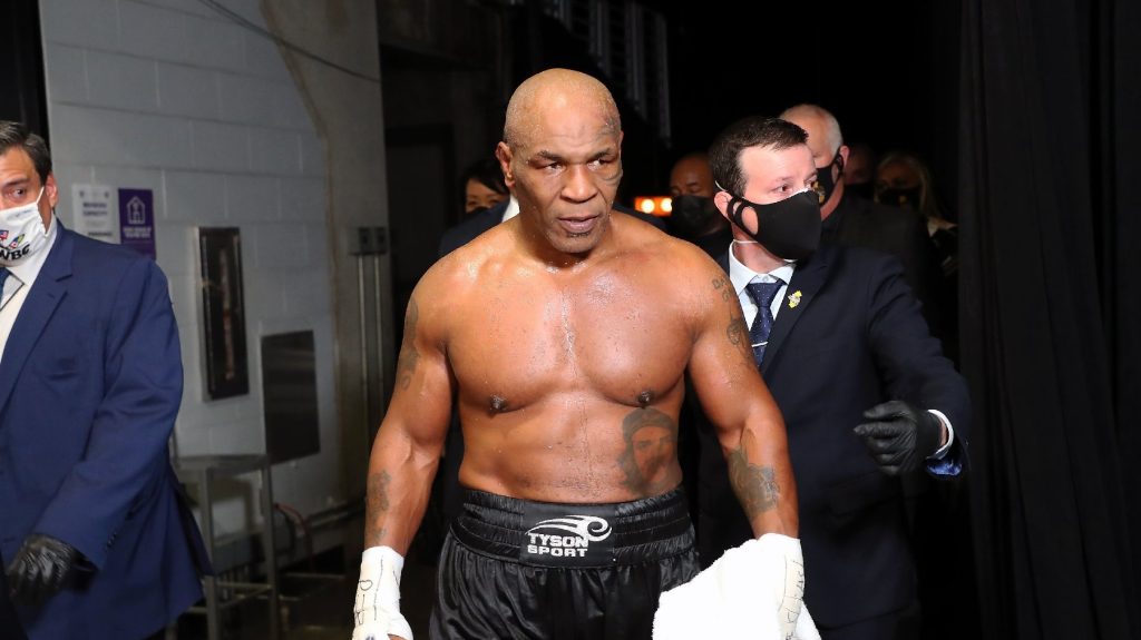 Mike Tyson a giflé le YouTuber Jake Pau lors de leur dernier face-à-face avant d’entrer sur le ring