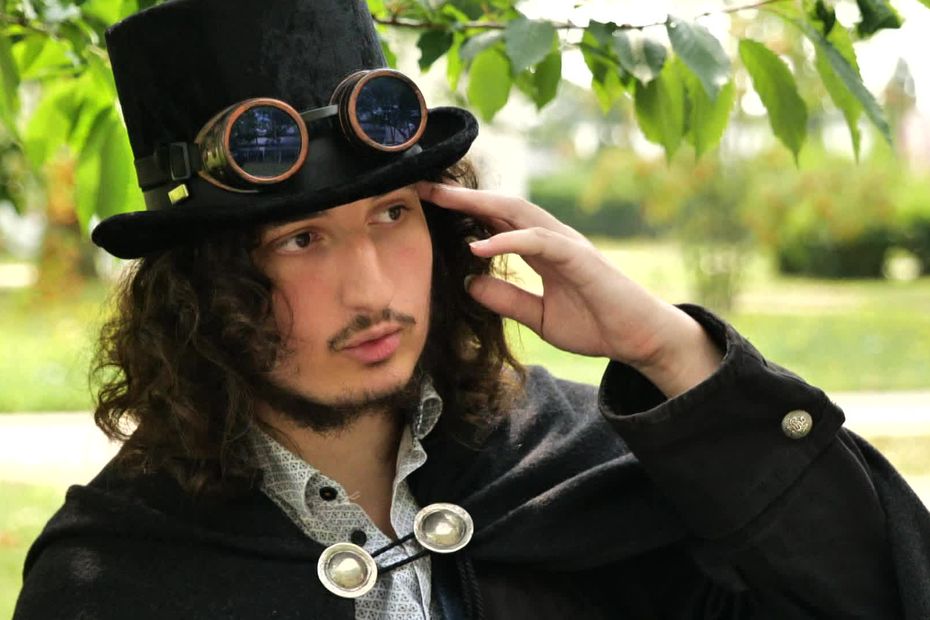 Fulvian, 20 ans, adoptait le style « steampunk » au quotidien