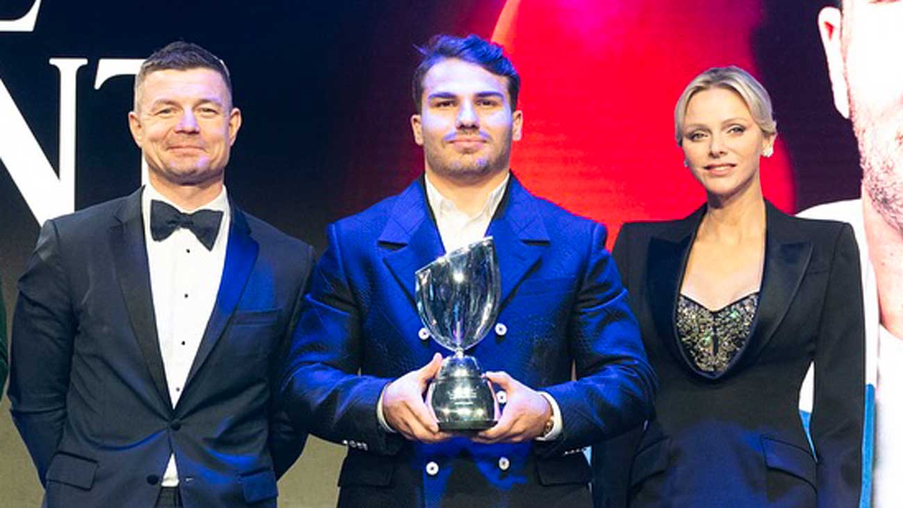 La princesse Charlène couronne Antoine Dupont meilleur joueur de rugby au monde