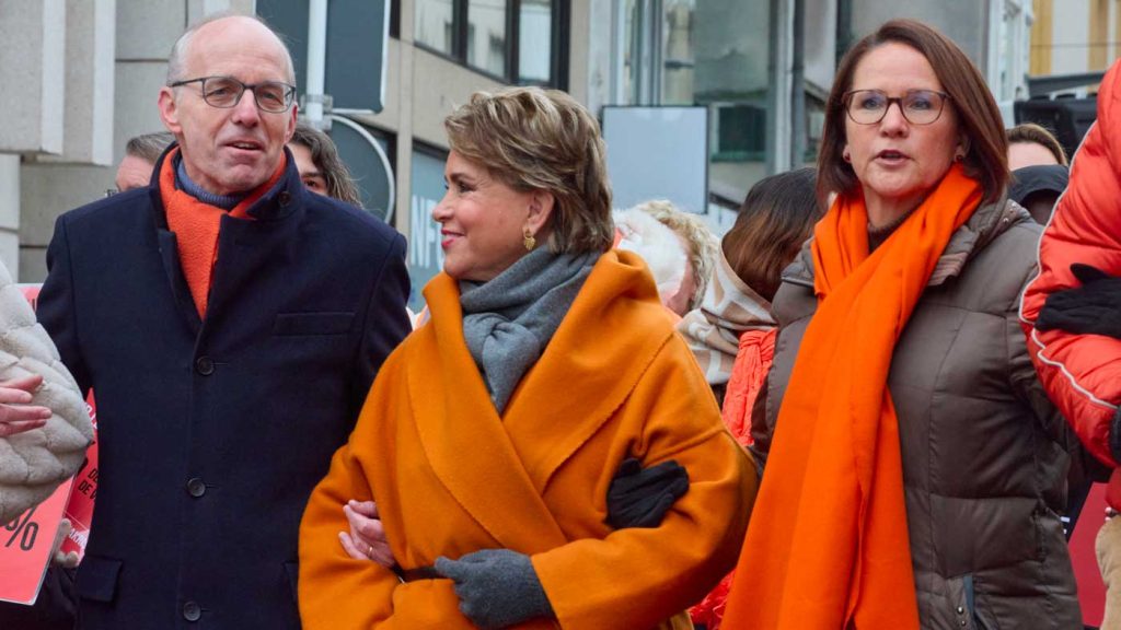 La grande-duchesse Maria Teresa manifeste en orange pour soutenir les femmes victimes de violences