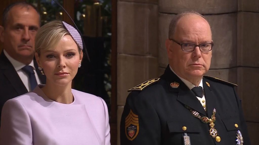 La famille princière réunie autour d’Albert II et de Charlène à la Cathédrale de Monaco pour la fête nationale