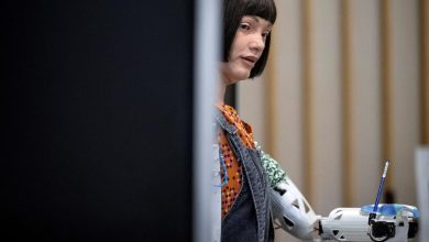 La première œuvre d’art peinte par un robot humanoïde vendue aux enchères pour 1,2 million d’euros