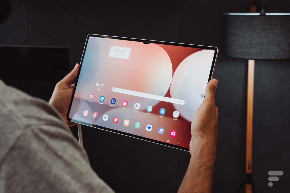 A peine sortie, la Samsung Galaxy Tab S10 Plus est 310 € moins chère, accessoires offerts en bonus