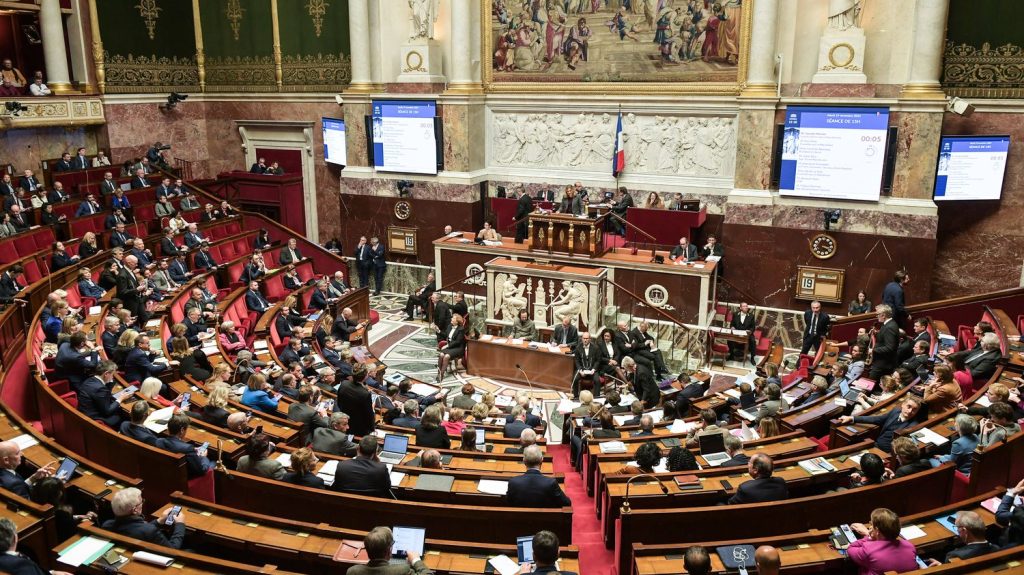 quatre questions sur la nouvelle journée de solidarité votées par le Sénat lors du débat budgétaire