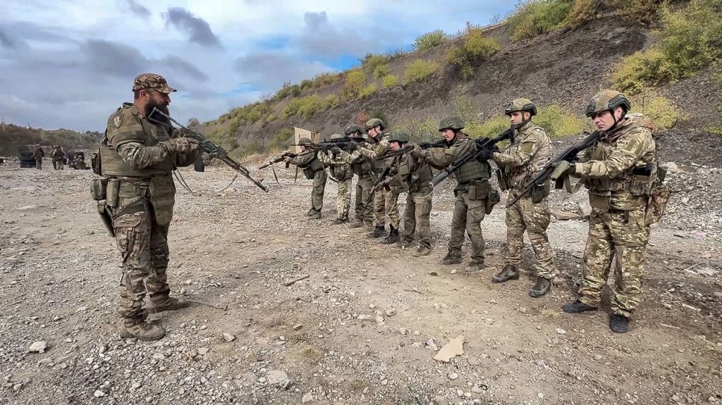 comment des combattants étrangers viennent grossir les rangs de l’armée russe, parfois malgré eux