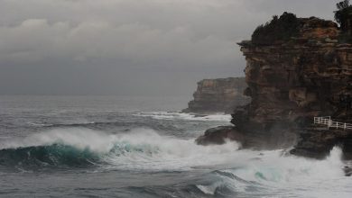 Un bateau coule, un père disparaît en mer, un adolescent survit en dérivant dans une glacière