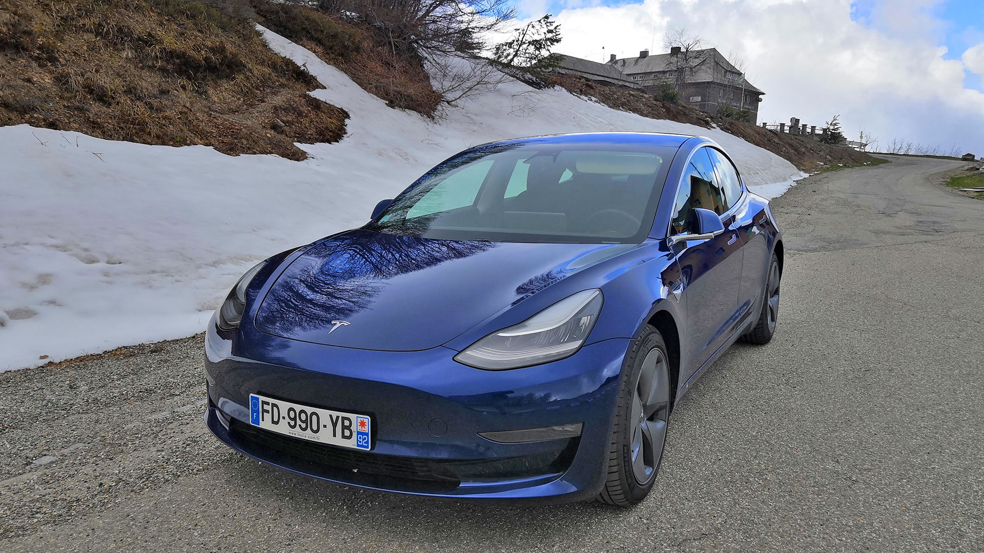 Le chauffeur de taxi français qui accusait sa voiture Tesla de meurtre a en réalité menti