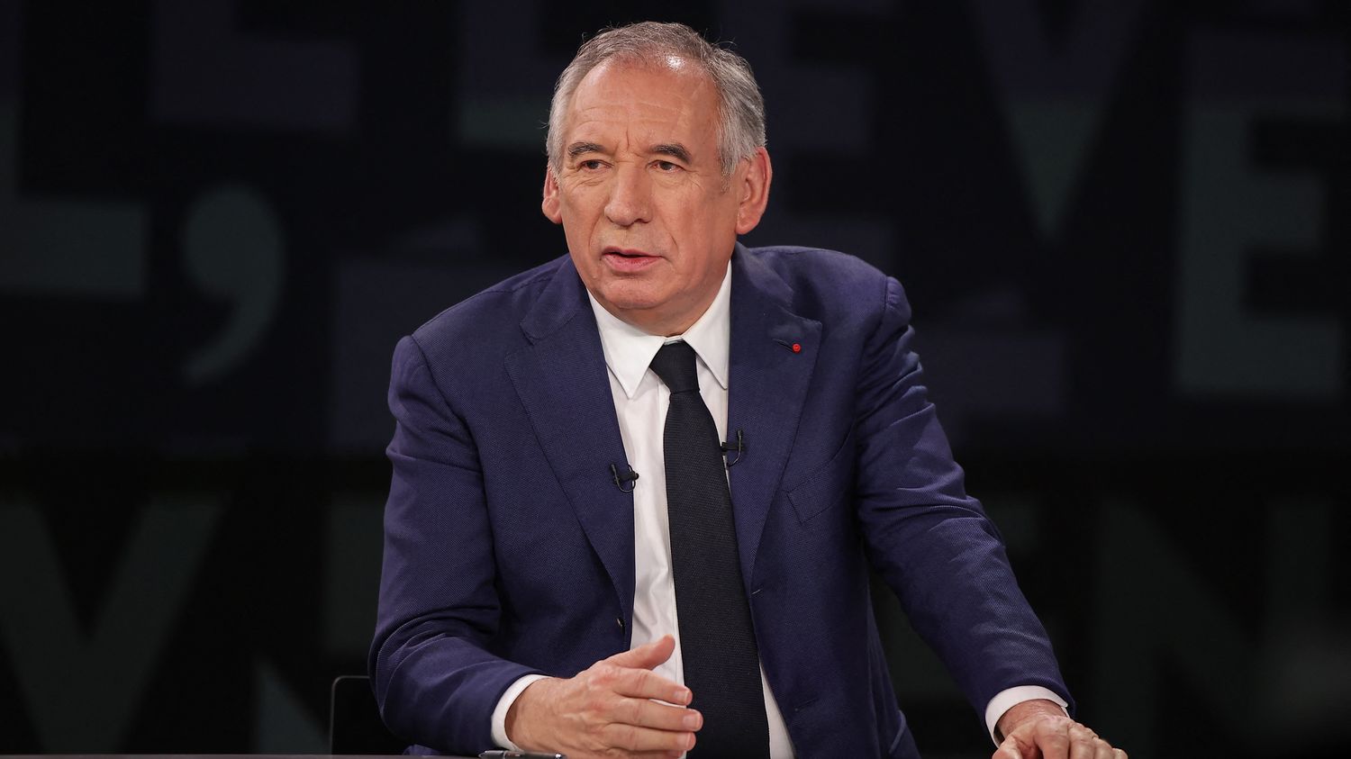 François Bayrou débute son mandat avec une popularité historiquement faible