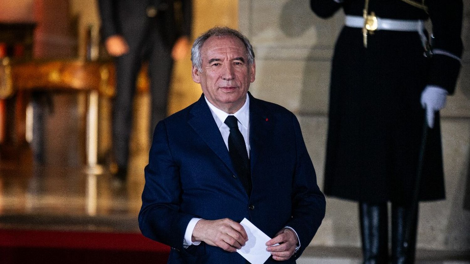 François Bayrou propose de rassembler les forces politiques jeudi à Matignon, hors RN et LFI