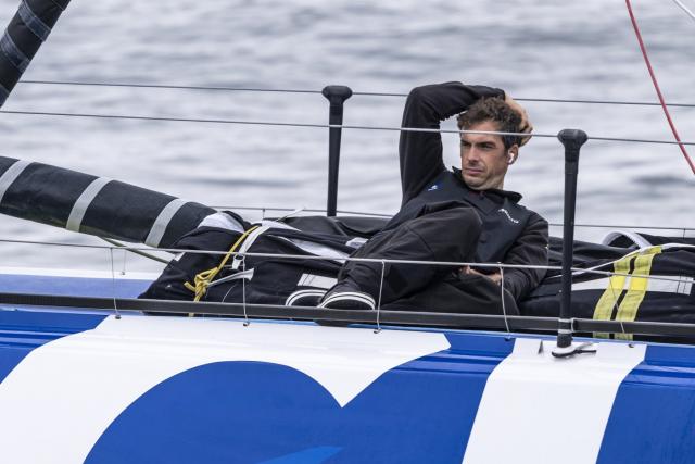 Charlie Dalin garde Yoann Richomme à distance au matin du 31 décembre