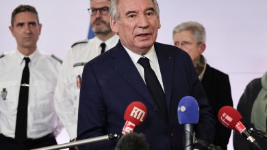 le PS sur sa « faim » après l’échange avec Bayrou, pas un mot d’Attal